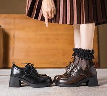 画像をギャラリービューアに読み込む, プラハの古本屋で見つけた物語のレースアップシューズ_K0039