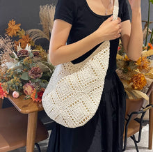 画像をギャラリービューアに読み込む, ひまわりのような編み目が揺れるマルシェのショルダーバッグ_K0040