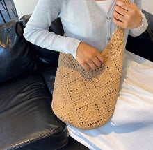 画像をギャラリービューアに読み込む, ひまわりのような編み目が揺れるマルシェのショルダーバッグ_K0040