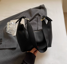 画像をギャラリービューアに読み込む, ラフな装いにも映える、都会の空気をまとうショルダーバッグ_K0043