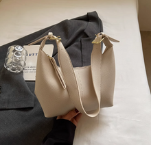 画像をギャラリービューアに読み込む, ラフな装いにも映える、都会の空気をまとうショルダーバッグ_K0043