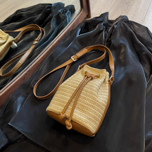 画像をギャラリービューアに読み込む, 素足でサンダルを履いた休日に似合うショルダーバッグ_K0044