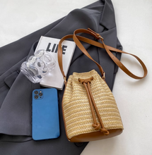 画像をギャラリービューアに読み込む, 素足でサンダルを履いた休日に似合うショルダーバッグ_K0044