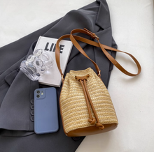 画像をギャラリービューアに読み込む, 素足でサンダルを履いた休日に似合うショルダーバッグ_K0044