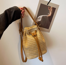 画像をギャラリービューアに読み込む, 素足でサンダルを履いた休日に似合うショルダーバッグ_K0044