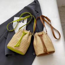 画像をギャラリービューアに読み込む, 素足でサンダルを履いた休日に似合うショルダーバッグ_K0044