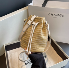 画像をギャラリービューアに読み込む, 素足でサンダルを履いた休日に似合うショルダーバッグ_K0044