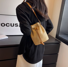 画像をギャラリービューアに読み込む, 素足でサンダルを履いた休日に似合うショルダーバッグ_K0044