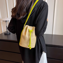 画像をギャラリービューアに読み込む, 素足でサンダルを履いた休日に似合うショルダーバッグ_K0044