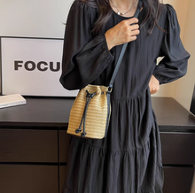 画像をギャラリービューアに読み込む, 素足でサンダルを履いた休日に似合うショルダーバッグ_K0044