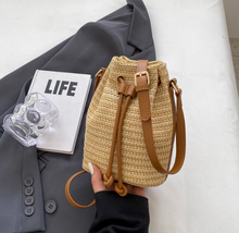 画像をギャラリービューアに読み込む, 素足でサンダルを履いた休日に似合うショルダーバッグ_K0044