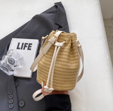 画像をギャラリービューアに読み込む, 素足でサンダルを履いた休日に似合うショルダーバッグ_K0044