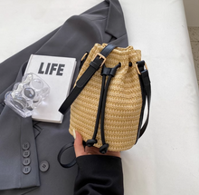 画像をギャラリービューアに読み込む, 素足でサンダルを履いた休日に似合うショルダーバッグ_K0044