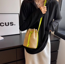 画像をギャラリービューアに読み込む, 素足でサンダルを履いた休日に似合うショルダーバッグ_K0044