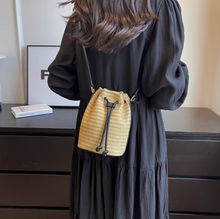 画像をギャラリービューアに読み込む, 素足でサンダルを履いた休日に似合うショルダーバッグ_K0044