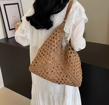 画像をギャラリービューアに読み込む, チューリップを抱えた帰り道のショルダーバッグ_K0045