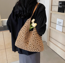 画像をギャラリービューアに読み込む, チューリップを抱えた帰り道のショルダーバッグ_K0045