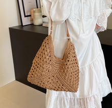 画像をギャラリービューアに読み込む, チューリップを抱えた帰り道のショルダーバッグ_K0045