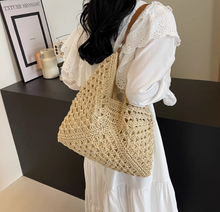 画像をギャラリービューアに読み込む, チューリップを抱えた帰り道のショルダーバッグ_K0045