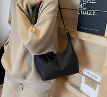 画像をギャラリービューアに読み込む, ラフな装いにも映える、都会の空気をまとうショルダーバッグ_K0043