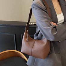 画像をギャラリービューアに読み込む, ラフな装いにも映える、都会の空気をまとうショルダーバッグ_K0043