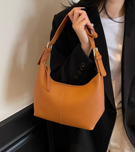 画像をギャラリービューアに読み込む, ラフな装いにも映える、都会の空気をまとうショルダーバッグ_K0043