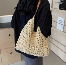 画像をギャラリービューアに読み込む, チューリップを抱えた帰り道のショルダーバッグ_K0045