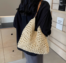 画像をギャラリービューアに読み込む, チューリップを抱えた帰り道のショルダーバッグ_K0045