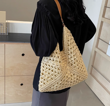 画像をギャラリービューアに読み込む, チューリップを抱えた帰り道のショルダーバッグ_K0045