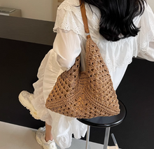 画像をギャラリービューアに読み込む, チューリップを抱えた帰り道のショルダーバッグ_K0045