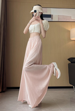 画像をギャラリービューアに読み込む, カフェテラスで見たパリの朝陽に映える優雅なスカート_K0060