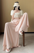 画像をギャラリービューアに読み込む, カフェテラスで見たパリの朝陽に映える優雅なスカート_K0060