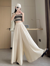 画像をギャラリービューアに読み込む, カフェテラスで見たパリの朝陽に映える優雅なスカート_K0060