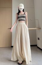 画像をギャラリービューアに読み込む, カフェテラスで見たパリの朝陽に映える優雅なスカート_K0060