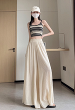 画像をギャラリービューアに読み込む, カフェテラスで見たパリの朝陽に映える優雅なスカート_K0060