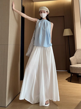 画像をギャラリービューアに読み込む, カフェテラスで見たパリの朝陽に映える優雅なスカート_K0060