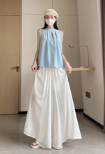 画像をギャラリービューアに読み込む, カフェテラスで見たパリの朝陽に映える優雅なスカート_K0060