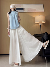 画像をギャラリービューアに読み込む, カフェテラスで見たパリの朝陽に映える優雅なスカート_K0060