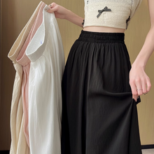 画像をギャラリービューアに読み込む, カフェテラスで見たパリの朝陽に映える優雅なスカート_K0060