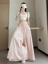 画像をギャラリービューアに読み込む, カフェテラスで見たパリの朝陽に映える優雅なスカート_K0060