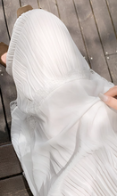 画像をギャラリービューアに読み込む, 花屋の前で買うか迷ったブーケと同じ色をした午後のプリーツスカート_K0062