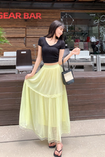 画像をギャラリービューアに読み込む, 花屋の前で買うか迷ったブーケと同じ色をした午後のプリーツスカート_K0062