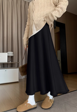 画像をギャラリービューアに読み込む, ニットの温度で優しく包まれる、アトリエ通いのスカート_K0134