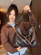 画像をギャラリービューアに読み込む, 図書館の帰り道、肩にかけたのはこのヴィンテージバッグ_K0150