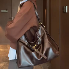 画像をギャラリービューアに読み込む, 図書館の帰り道、肩にかけたのはこのヴィンテージバッグ_K0150