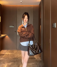 画像をギャラリービューアに読み込む, 図書館の帰り道、肩にかけたのはこのヴィンテージバッグ_K0150