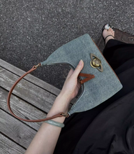 画像をギャラリービューアに読み込む, ヴィンテージショップで一目惚れした、時を超えるレトロハンドバッグ_K0154