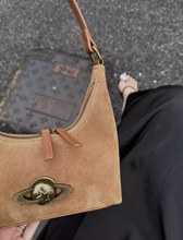 画像をギャラリービューアに読み込む, ヴィンテージショップで一目惚れした、時を超えるレトロハンドバッグ_K0154