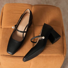 画像をギャラリービューアに読み込む, シャンゼリゼ通りのウィンドウに映った自分にときめいた日のヒールパンプス_K0170