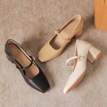 画像をギャラリービューアに読み込む, シャンゼリゼ通りのウィンドウに映った自分にときめいた日のヒールパンプス_K0170